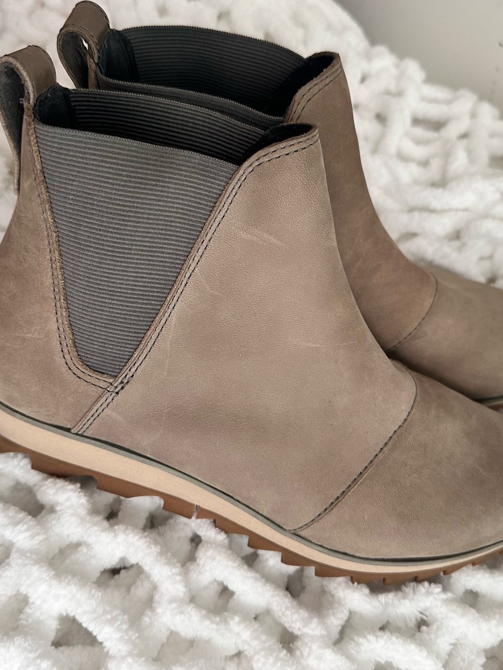 Sorel Taupe Chelsea Ankle Boots Leather size 8
